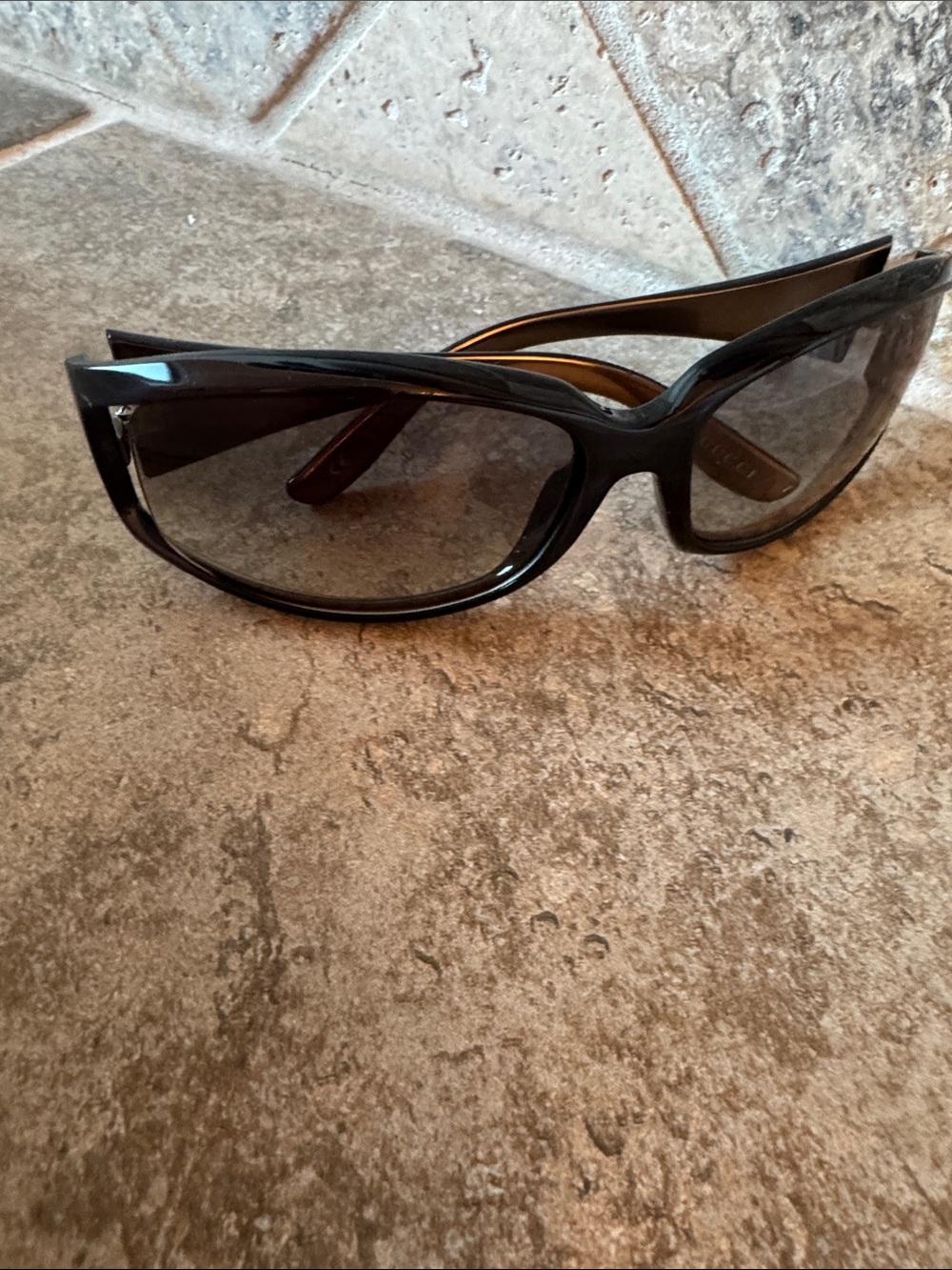 Gucci Black Women's Wrap Shield Sunglasses - Picture 3 of 8